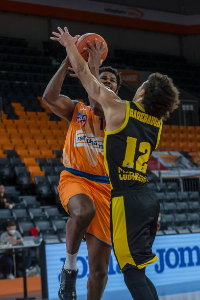 康构成了威 康构成了威