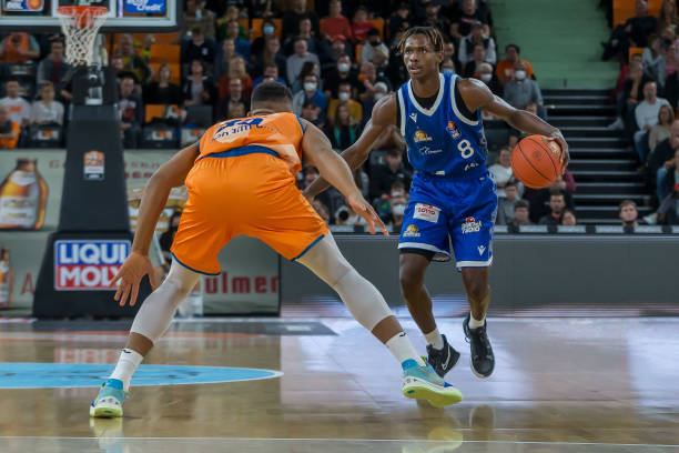 替补席甚至 替补席甚至